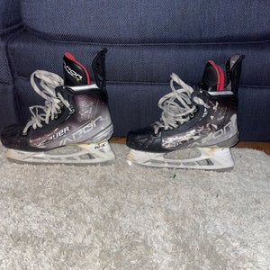 Bauer Vapor Hyperlite Hockey Skates Regular Width  7 (Used)