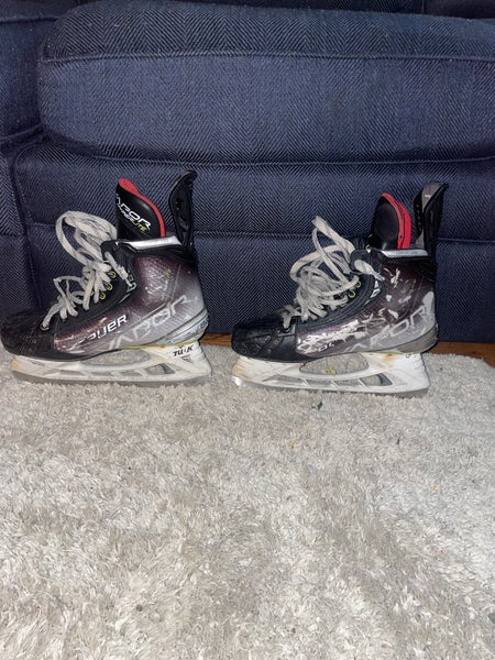 Bauer Vapor Hyperlite Hockey Skates Regular Width  7 (Used)