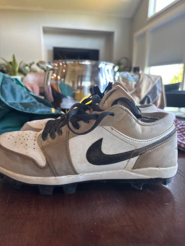 Gray Men's Adult Size M 9.5 (W 10.5) Air Jordan Cleats (Used)