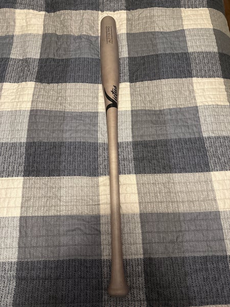 Victus Torpedo Maple Bat (-3)  30 oz 33" (New)