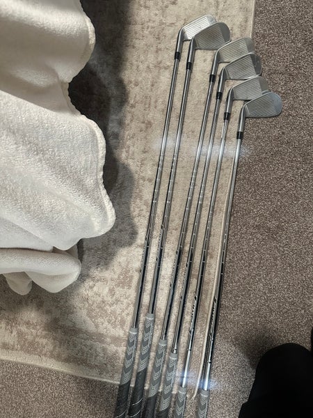 Titleist 2023 T200 Right Handed Iron Set Stiff Flex (Used)