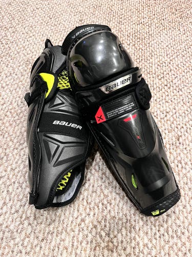 Junior Bauer 11" Vapor 3X Pro Shin Guards (Never Used)