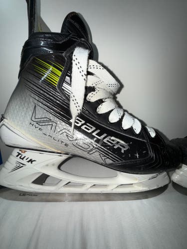 2023 Bauer Vapor Hyperlite 2 Hockey Skates Regular Width Pro Stock 10 (Used)