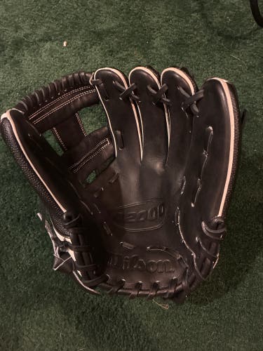 2024 Wilson RH Infield A2000 Baseball Glove 11.5" (Used)