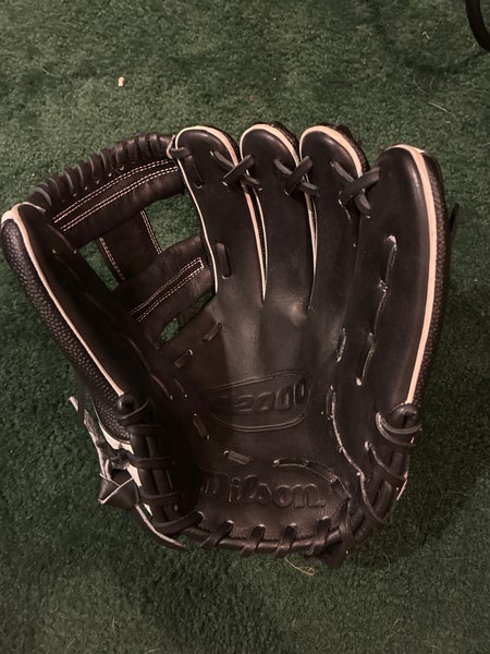 2024 Wilson RH Infield A2000 Baseball Glove 11.5" (Used)