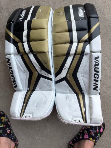 24" Vaughn Velocity V10 Goalie Leg Pads (Used)