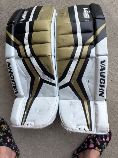 24"  Vaughn Velocity V10 Goalie Leg Pads (Used)