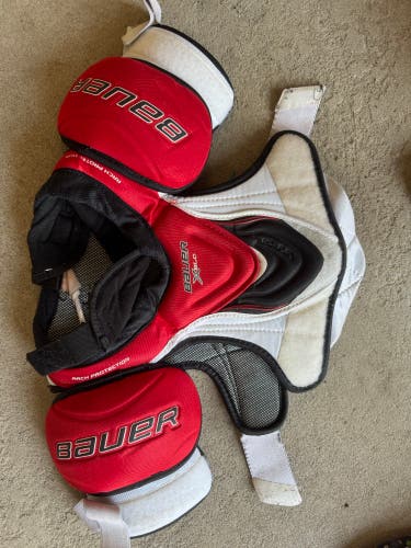 Junior Medium Bauer Vapor X800 Lite Shoulder Pads (Used)