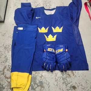 Team Sweden  (Jersey, gloves, socks)