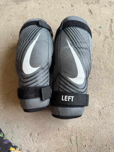 Large Youth Nike Vapor Arm Pads (Used)