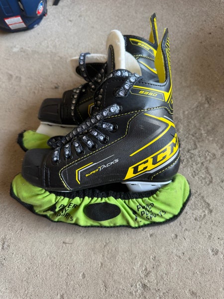 CCM Super Tacks 9350 Hockey Skates Regular Width 13 (Used)