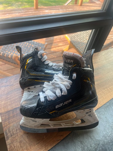 Bauer Supreme M5 Pro Hockey Skates Size 5.5 (Used)