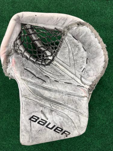 White Intermediate Bauer Vapor X5 Pro Goalie Glove Regular (Used)