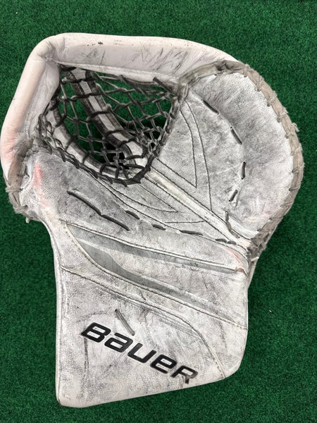 White Intermediate Bauer Vapor X5 Pro Goalie Glove Regular (Used)