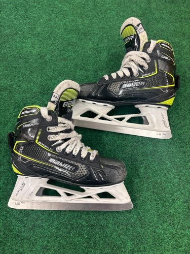 Junior Bauer Elite Hockey Goalie Skates (Extra Wide) Size 2 (Used)