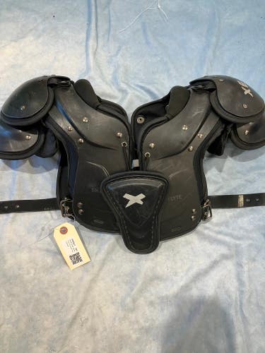 Small Youth Xenith Flyte Shoulder Pads (Used)