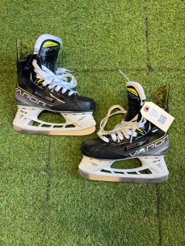 Junior Bauer Vapor 3X Hockey Skates Regular Width Size 2.0 (Used)