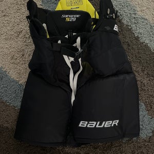 Medium Junior Bauer Supreme S29 Hockey Pants (Used)