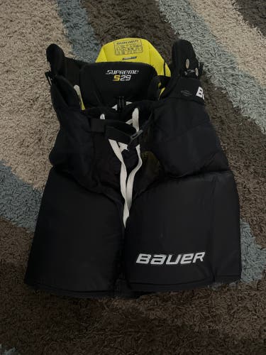 Medium Junior Bauer Supreme S29 Hockey Pants (Used)