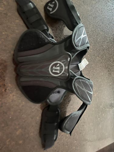 Warrior youth lacrosse shoulder pads - Medium