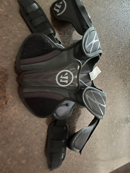 Warrior youth lacrosse shoulder pads - Medium