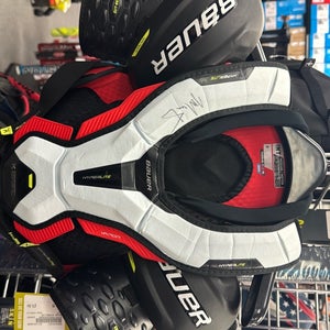 Bauer Vapor Hyperlite Used Medium Intermediate Shoulder Pads int