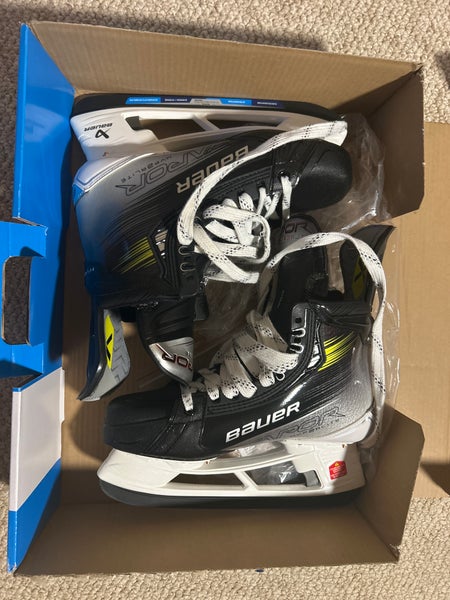 Bauer Vapor Hyperlite 2 Hockey Skates 10.5 (New)