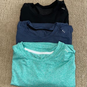 Lululemon Men’s Shirts Size Large (Pack of 3)