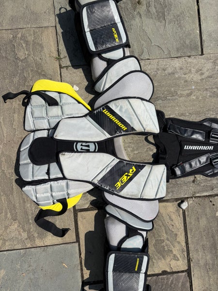 Medium  Warrior RX3E+ Goalie Chest Protector  (Used)