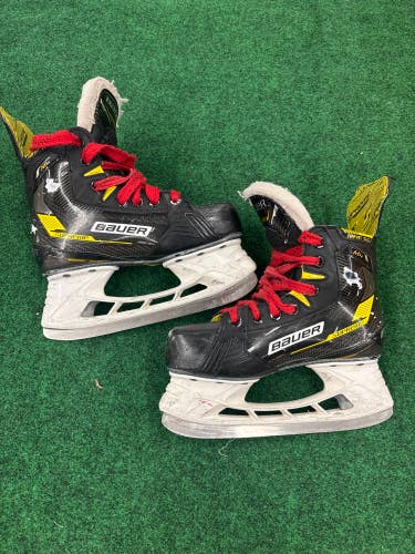 Junior Bauer Supreme M4 Hockey Skates (Regular) Size 3 (Used)
