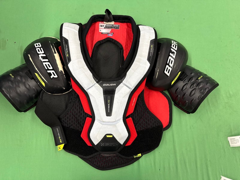 Bauer Vapor Hyperlite Shoulder Pads (Used) | Intermediate Medium