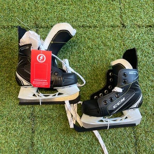 Youth CCM Tacks 9040 Hockey Skates Regular Width 9.0 (New)
