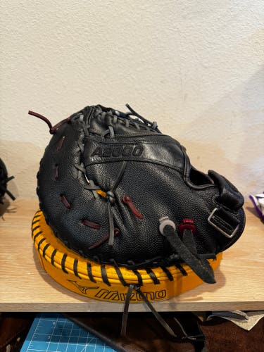 Wilson RH First Base A2000 Baseball Glove 12" (Used)