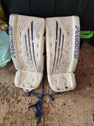 24" +2 Passau Goalie Leg Pads (Used)