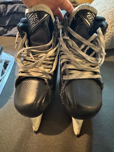 Bauer Elite Hockey Goalie Skates 8.5 (Used)