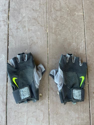Nike Fitness workout gloves