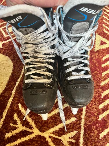 Bauer Hockey Skates 10 (Used)