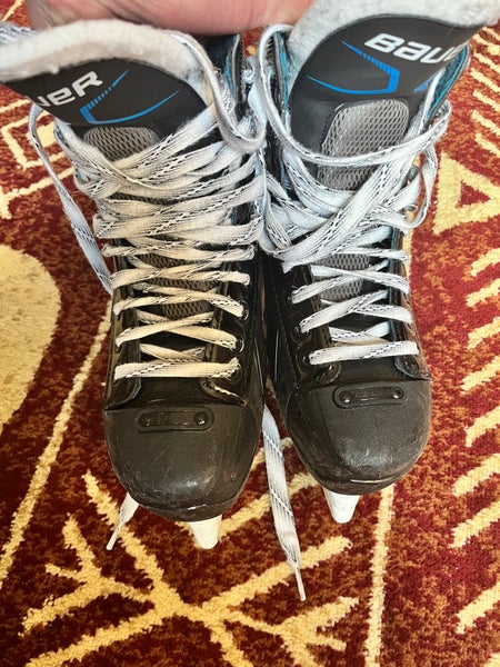Bauer Hockey Skates 10 (Used)