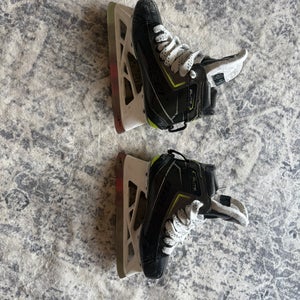 Bauer Elite Hockey Goalie Skates Regular Width Size 1.5 (Used)