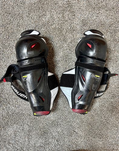 Intermediate Bauer Vapor Hyperlite 13" Shin Pads  (Used)