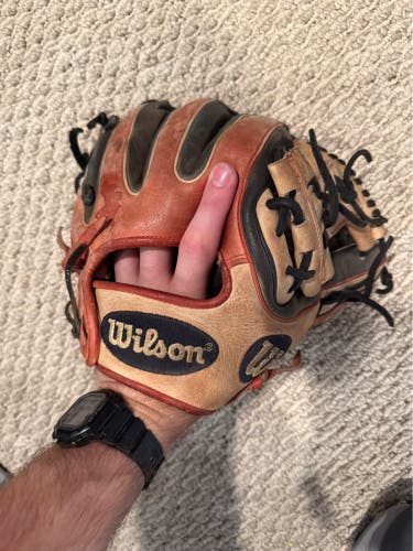 Wilson RH A2000 Baseball Glove 11.5" (Used)
