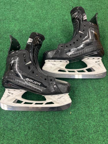 Intermediate Bauer Supreme Mach Hockey Skates (Fit 2) Size 5 (Used)