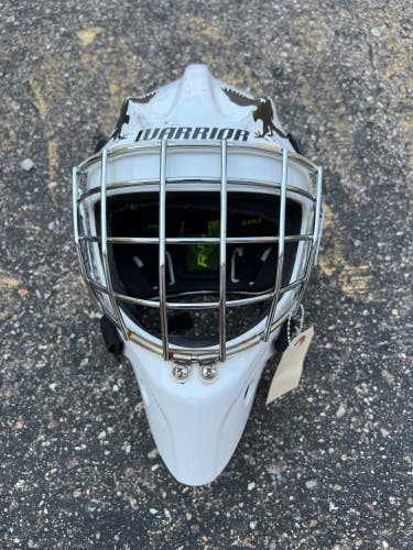 White Junior Warrior Ritual F2 Goalie Mask (Used)