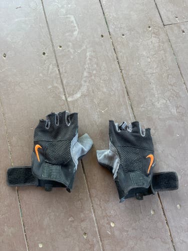 Nike lifting gloves