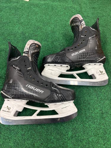 Intermediate Bauer Supreme Shadow Hockey Skates (Fit 2) Size 6 (Used)
