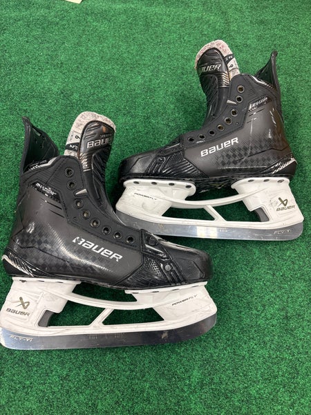 Intermediate Bauer Supreme Shadow Hockey Skates (Fit 2) Size 6 (Used)