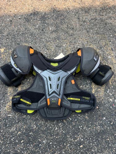 Large Junior CCM XF Pro Shoulder Pads (Used)