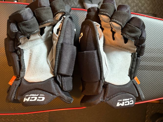 CCM pro stock Jetspeed gloves, 13 Dube