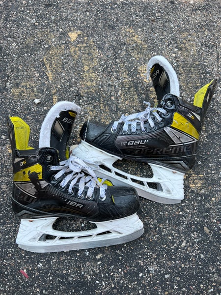 Intermediate Bauer Supreme 3S Hockey Skates Size 4 (Used)