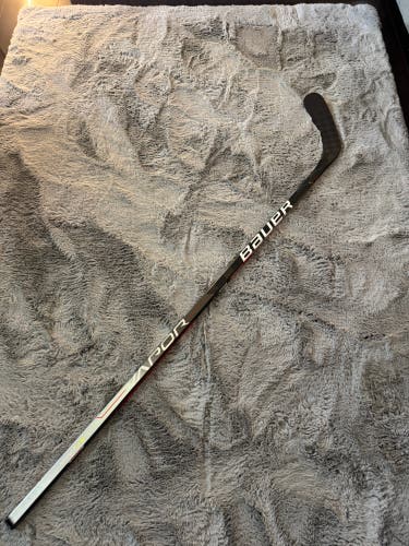 Senior Bauer Vapor Hyperlite Left Hand Hockey Stick (New)